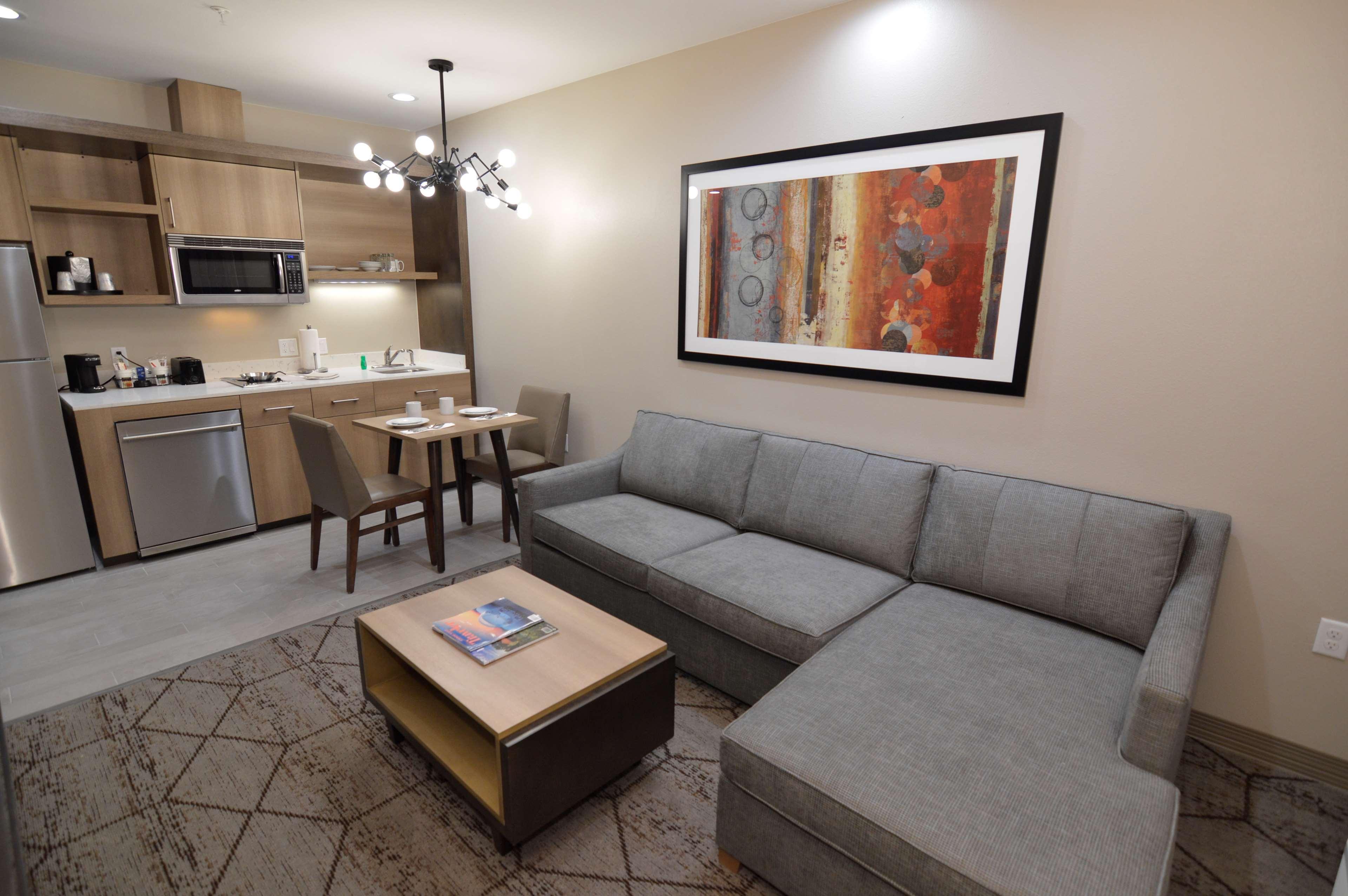 Best Western Plus Pleasanton Hotel Buitenkant foto