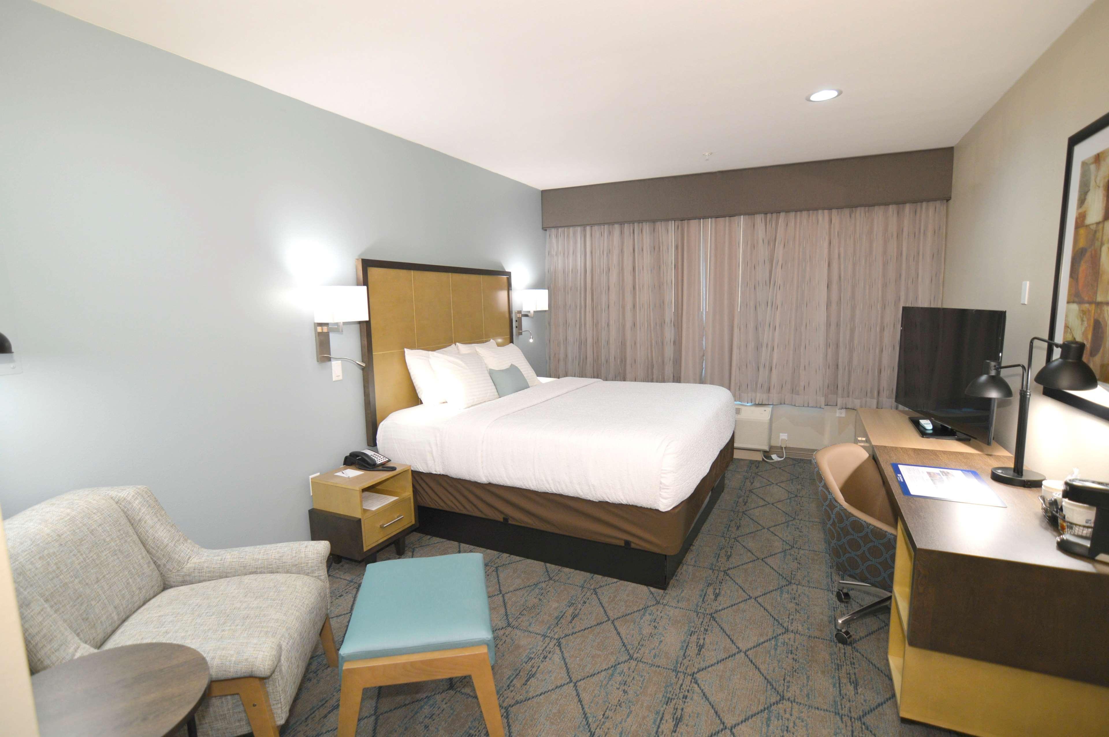 Best Western Plus Pleasanton Hotel Buitenkant foto