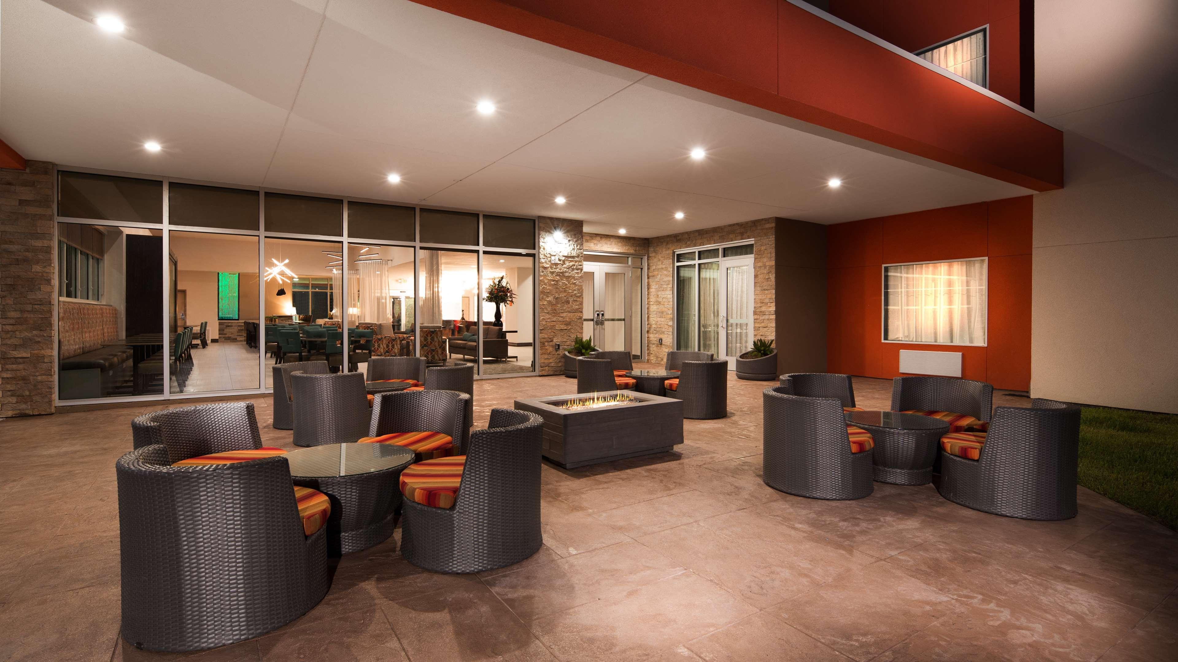 Best Western Plus Pleasanton Hotel Buitenkant foto