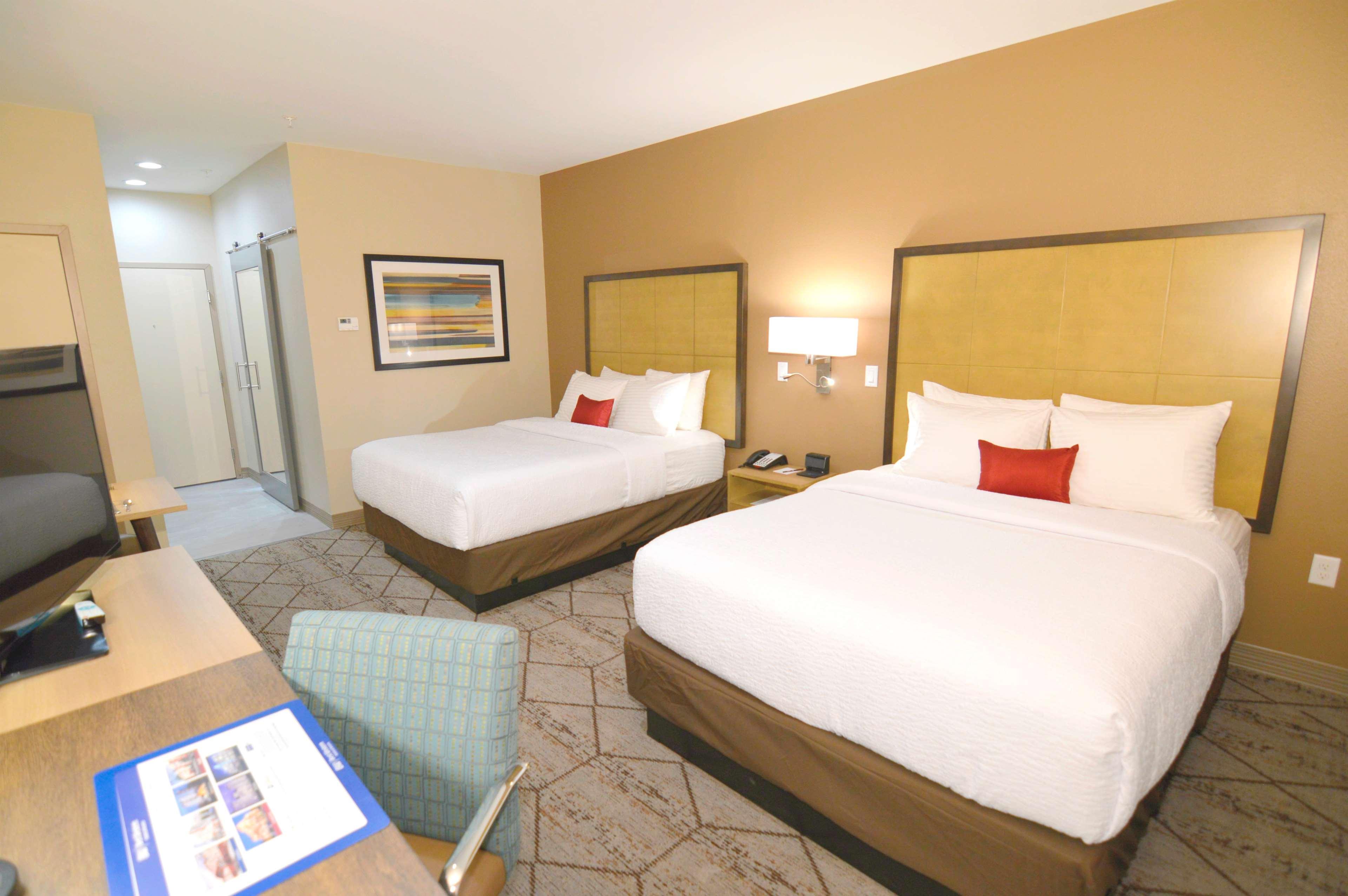 Best Western Plus Pleasanton Hotel Buitenkant foto