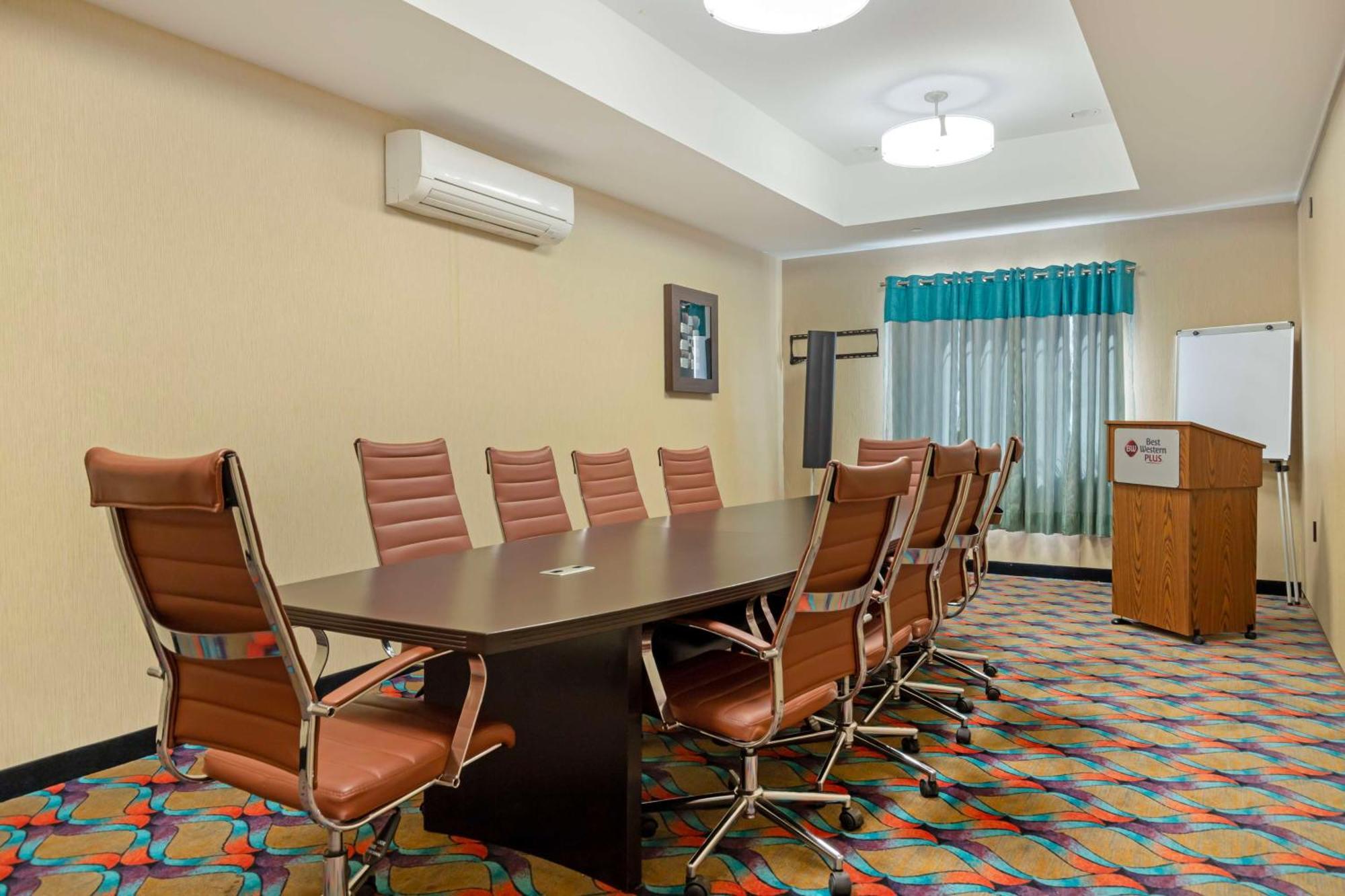 Best Western Plus Pleasanton Hotel Buitenkant foto