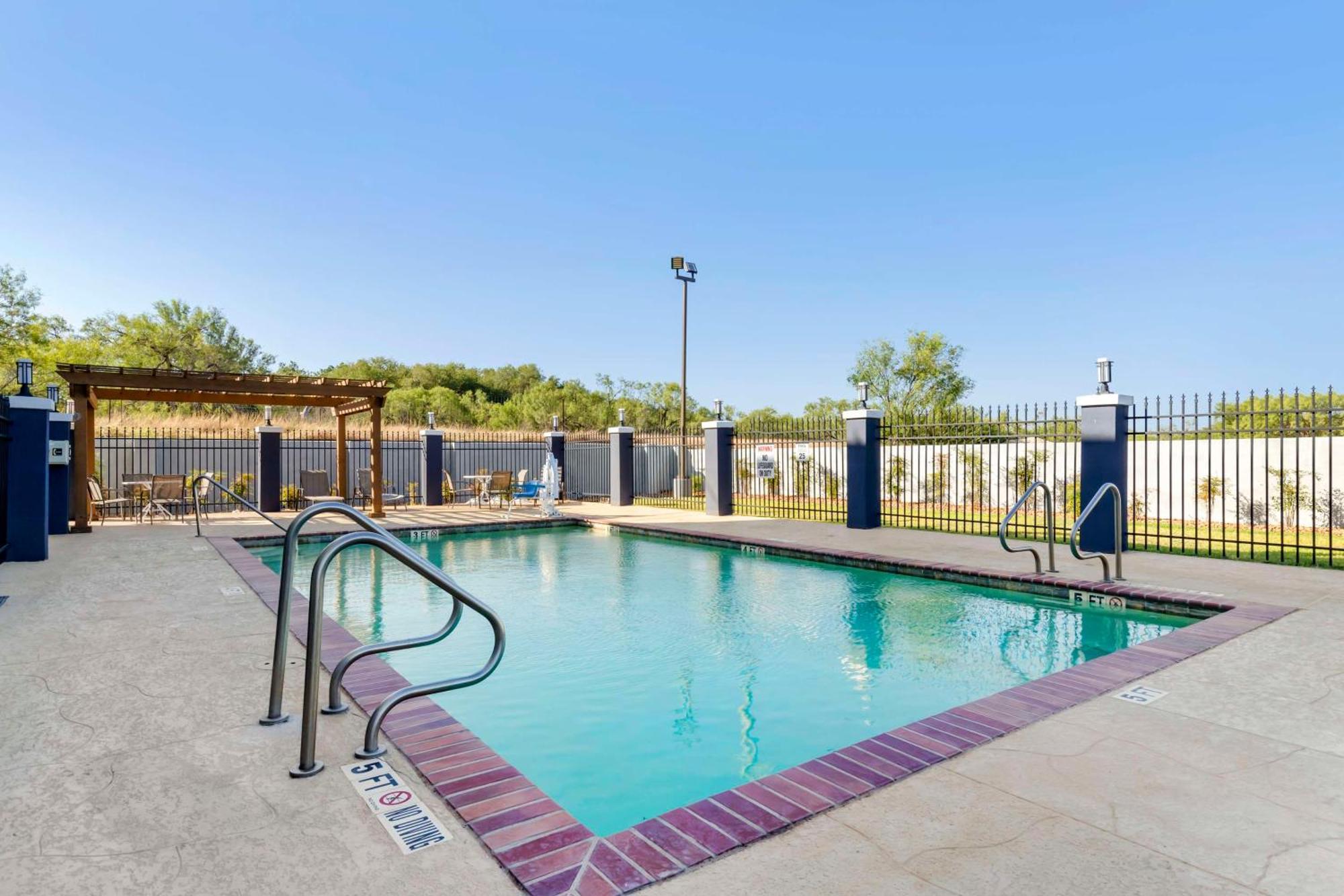 Best Western Plus Pleasanton Hotel Buitenkant foto