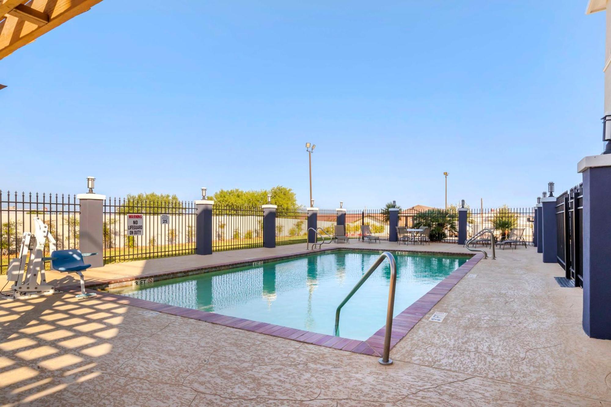 Best Western Plus Pleasanton Hotel Buitenkant foto